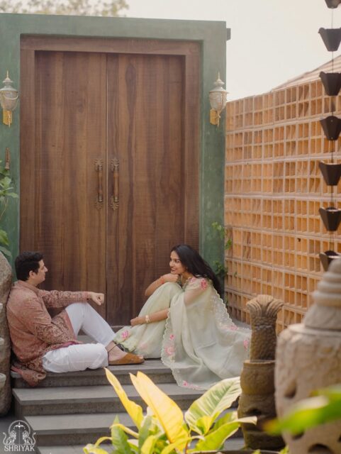 Sometimes, it’s not about what you say,
but how you look at someone… like they’re your whole world.🤍
.
.
.
[Rajiv Nikhila, pre wedding shoot, Couple shoot, hyderabad wedding photographer, shriyak, destination wedding photographer, cute couple shoot]