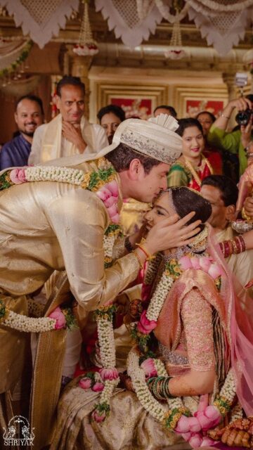 And just like that, forever became real ❤️
Tradition, love and a lifetime of moments coming together as Rajeev & Nikhila begin their forever ✨

MUA: @makeupbyshravyashetty
Decor: @designby_raja
Venue: @anandaconvention
.
.
[Wedding ceremony, South indian wedding , Shriyak photography, Anaganaga Photography, South indian wedding decor, Weddings, Sushmitha & Prudhvi wedding]
.
#shriyak #wedding #teluguweddings #pelli #weddingphotography